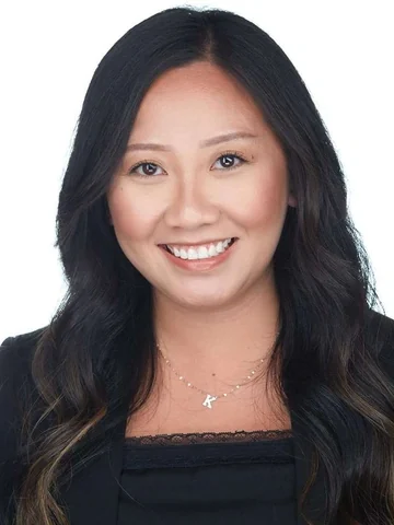 Kia, Dental Assistant at Woodbury Dental Care.