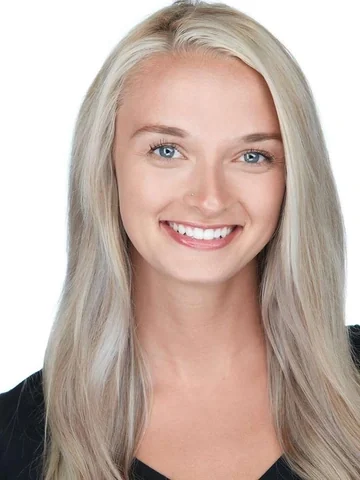 Kylie, Dental Assistant at Woodbury Dental Care.